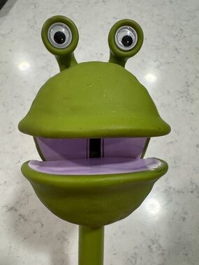 Educational Insights Puppet-on-a-Stick Kai Frog Imaginative Play